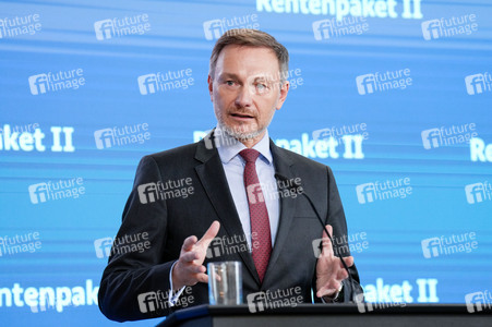 Pressekonferenz zum Rentenpaket II in Berlin