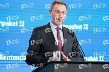 Pressekonferenz zum Rentenpaket II in Berlin