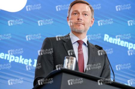 Pressekonferenz zum Rentenpaket II in Berlin