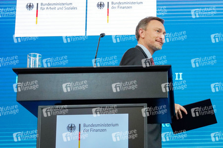 Pressekonferenz zum Rentenpaket II in Berlin