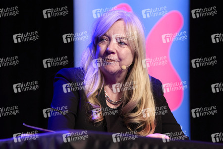 Suzie Miller und Anke Engelke auf der lit.Cologne 2024 in Köln