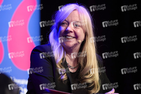 Suzie Miller und Anke Engelke auf der lit.Cologne 2024 in Köln