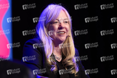 Suzie Miller und Anke Engelke auf der lit.Cologne 2024 in Köln