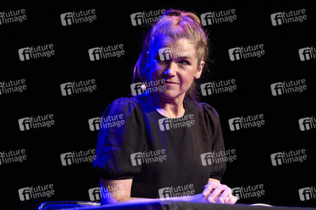 Suzie Miller und Anke Engelke auf der lit.Cologne 2024 in Köln