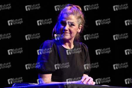 Suzie Miller und Anke Engelke auf der lit.Cologne 2024 in Köln