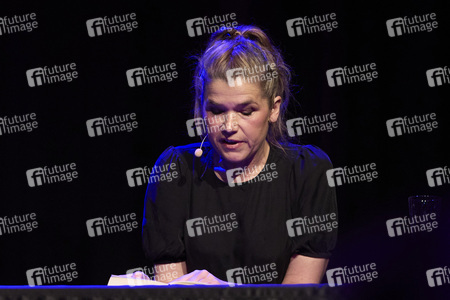 Suzie Miller und Anke Engelke auf der lit.Cologne 2024 in Köln