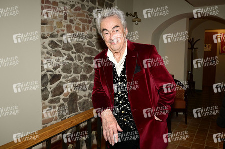 Giso Weißbach beim Frauentagsprogramm 'Über Frauen und andere Köstlichkeiten' in Görlitz