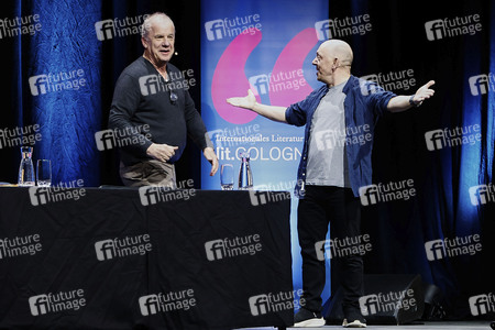 Hubertus Meyer-Burckhardt und Bernhard Hoëcker auf der lit.Cologne 2024 in Köln