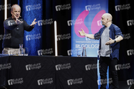 Hubertus Meyer-Burckhardt und Bernhard Hoëcker auf der lit.Cologne 2024 in Köln
