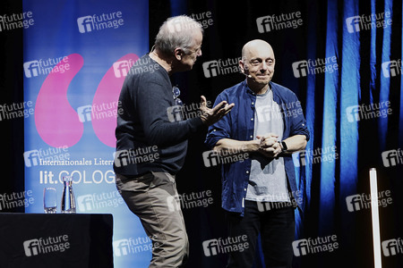 Hubertus Meyer-Burckhardt und Bernhard Hoëcker auf der lit.Cologne 2024 in Köln