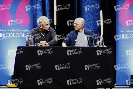 Hubertus Meyer-Burckhardt und Bernhard Hoëcker auf der lit.Cologne 2024 in Köln
