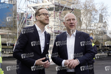 Grundsteinlegung einer Abwassergroßwärmepumpe von Vattenfall und Befüllen einer Zeitkapsel in Berlin