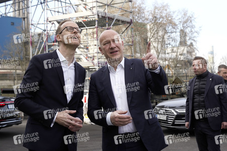 Grundsteinlegung einer Abwassergroßwärmepumpe von Vattenfall und Befüllen einer Zeitkapsel in Berlin