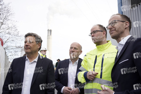 Grundsteinlegung einer Abwassergroßwärmepumpe von Vattenfall und Befüllen einer Zeitkapsel in Berlin