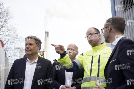 Grundsteinlegung einer Abwassergroßwärmepumpe von Vattenfall und Befüllen einer Zeitkapsel in Berlin
