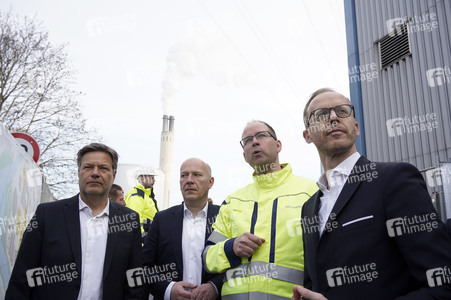 Grundsteinlegung einer Abwassergroßwärmepumpe von Vattenfall und Befüllen einer Zeitkapsel in Berlin
