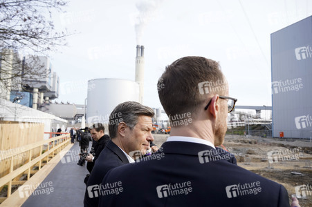 Grundsteinlegung einer Abwassergroßwärmepumpe von Vattenfall und Befüllen einer Zeitkapsel in Berlin