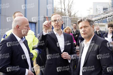 Grundsteinlegung einer Abwassergroßwärmepumpe von Vattenfall und Befüllen einer Zeitkapsel in Berlin