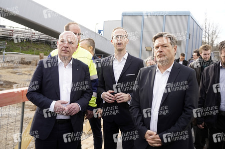 Grundsteinlegung einer Abwassergroßwärmepumpe von Vattenfall und Befüllen einer Zeitkapsel in Berlin