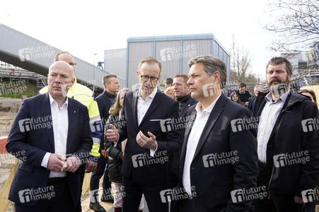 Grundsteinlegung einer Abwassergroßwärmepumpe von Vattenfall und Befüllen einer Zeitkapsel in Berlin