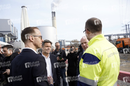 Grundsteinlegung einer Abwassergroßwärmepumpe von Vattenfall und Befüllen einer Zeitkapsel in Berlin
