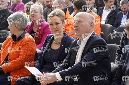 Grundsteinlegung einer Abwassergroßwärmepumpe von Vattenfall und Befüllen einer Zeitkapsel in Berlin