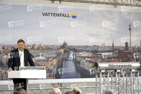Grundsteinlegung einer Abwassergroßwärmepumpe von Vattenfall und Befüllen einer Zeitkapsel in Berlin