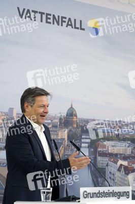 Grundsteinlegung einer Abwassergroßwärmepumpe von Vattenfall und Befüllen einer Zeitkapsel in Berlin