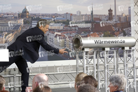 Grundsteinlegung einer Abwassergroßwärmepumpe von Vattenfall und Befüllen einer Zeitkapsel in Berlin