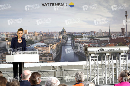 Grundsteinlegung einer Abwassergroßwärmepumpe von Vattenfall und Befüllen einer Zeitkapsel in Berlin