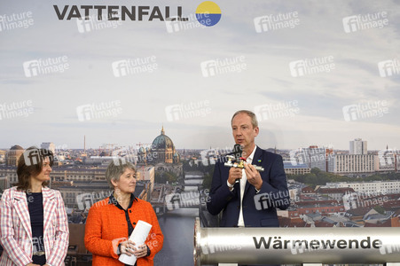 Grundsteinlegung einer Abwassergroßwärmepumpe von Vattenfall und Befüllen einer Zeitkapsel in Berlin