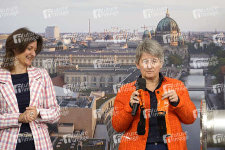 Grundsteinlegung einer Abwassergroßwärmepumpe von Vattenfall und Befüllen einer Zeitkapsel in Berlin