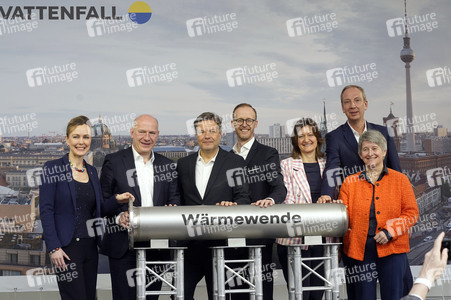 Grundsteinlegung einer Abwassergroßwärmepumpe von Vattenfall und Befüllen einer Zeitkapsel in Berlin