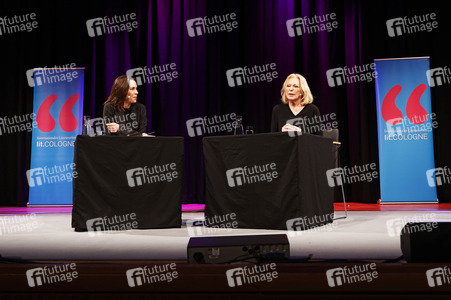 Maren Kroymann und Anne Will  auf der lit.Cologne 2024 in Köln