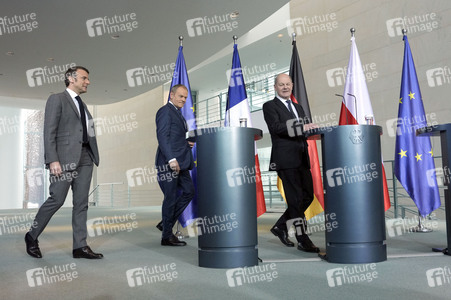 Pressestatement von Emmanuel Macron, Donald Tusk und Olaf Scholz in Berlin