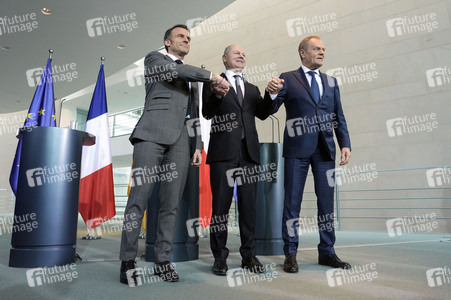 Pressestatement von Emmanuel Macron, Donald Tusk und Olaf Scholz in Berlin