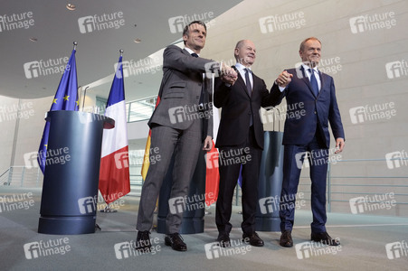 Pressestatement von Emmanuel Macron, Donald Tusk und Olaf Scholz in Berlin