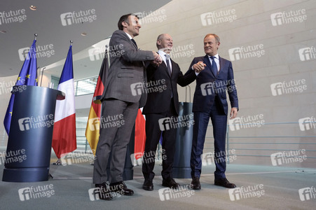 Pressestatement von Emmanuel Macron, Donald Tusk und Olaf Scholz in Berlin