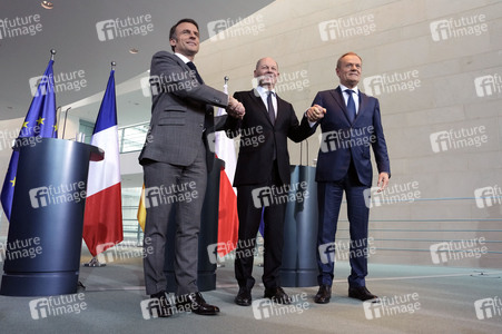 Pressestatement von Emmanuel Macron, Donald Tusk und Olaf Scholz in Berlin