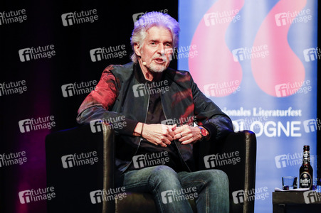 Frank Schätzing und Florence Gaub auf der lit.Cologne 2024 in Köln