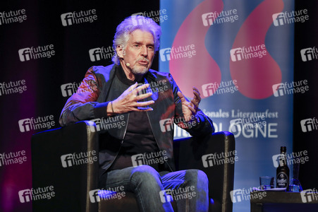 Frank Schätzing und Florence Gaub auf der lit.Cologne 2024 in Köln