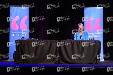 Cordula Stratmann und Bjarne Mädel auf der lit.Cologne 2024 in Köln