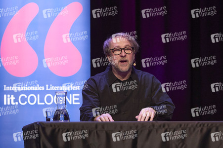 Cordula Stratmann und Bjarne Mädel auf der lit.Cologne 2024 in Köln