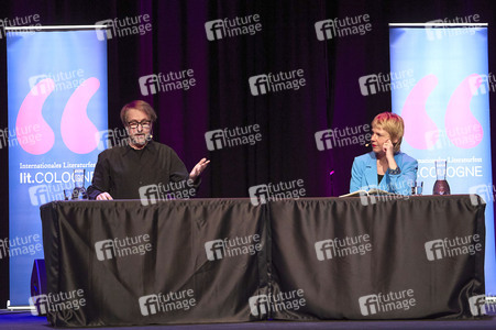 Cordula Stratmann und Bjarne Mädel auf der lit.Cologne 2024 in Köln