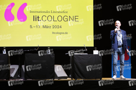 Bjarne Mädel, Angelika Richter und Matthias Brandt auf der lit.Cologne 2024 in Köln