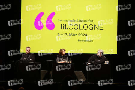 Bjarne Mädel, Angelika Richter und Matthias Brandt auf der lit.Cologne 2024 in Köln