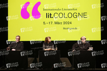 Bjarne Mädel, Angelika Richter und Matthias Brandt auf der lit.Cologne 2024 in Köln