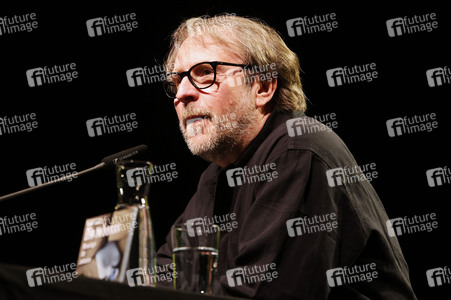 Bjarne Mädel, Angelika Richter und Matthias Brandt auf der lit.Cologne 2024 in Köln