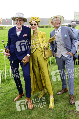 Große Saisoneröffnung 2024 auf der Rennbahn Hoppegarten in Berlin