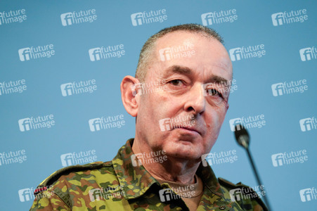 Pressekonferenz des Bundesministers der Verteidigung in Berlin